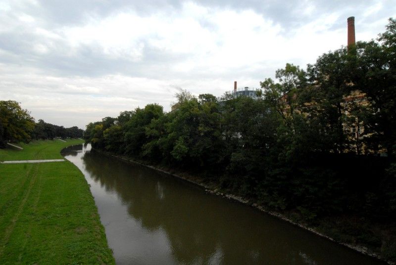 Po roce rekonstrukčních prací a stavebních úprav mohou Plzeňané od 24.9.2012 využívat další relaxační zónu v blízkosti centrální části města. Výrazná proměna území u soutoku řek Radbuzy a Mže nyní nabízí nevšední potenciál pro každodenní rekreaci a odpočinek. Projektem s celkovými náklady ve výši 71,6 milionu korun bez DPH se Plzni podařilo zhodnotit místo nejen z hlediska rekreačního a sportovního, ale i z hlediska ekologického a krajinného. Revitalizace území Štruncových sadů naplnila jednu z klíčových investic do kulturní a volnočasové infrastruktury spojené s projektem Plzeň – Evropské hlavní město kultury 2015.