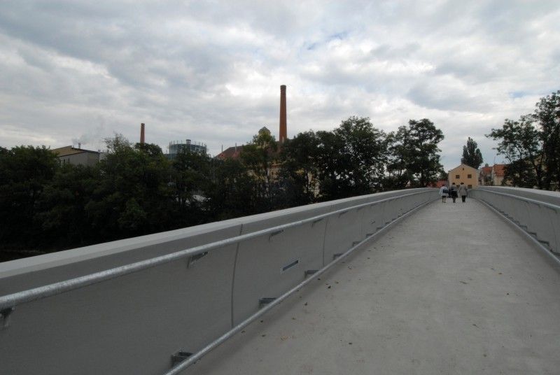 Po roce rekonstrukčních prací a stavebních úprav mohou Plzeňané od 24.9.2012 využívat další relaxační zónu v blízkosti centrální části města. Výrazná proměna území u soutoku řek Radbuzy a Mže nyní nabízí nevšední potenciál pro každodenní rekreaci a odpočinek. Projektem s celkovými náklady ve výši 71,6 milionu korun bez DPH se Plzni podařilo zhodnotit místo nejen z hlediska rekreačního a sportovního, ale i z hlediska ekologického a krajinného. Revitalizace území Štruncových sadů naplnila jednu z klíčových investic do kulturní a volnočasové infrastruktury spojené s projektem Plzeň – Evropské hlavní město kultury 2015.