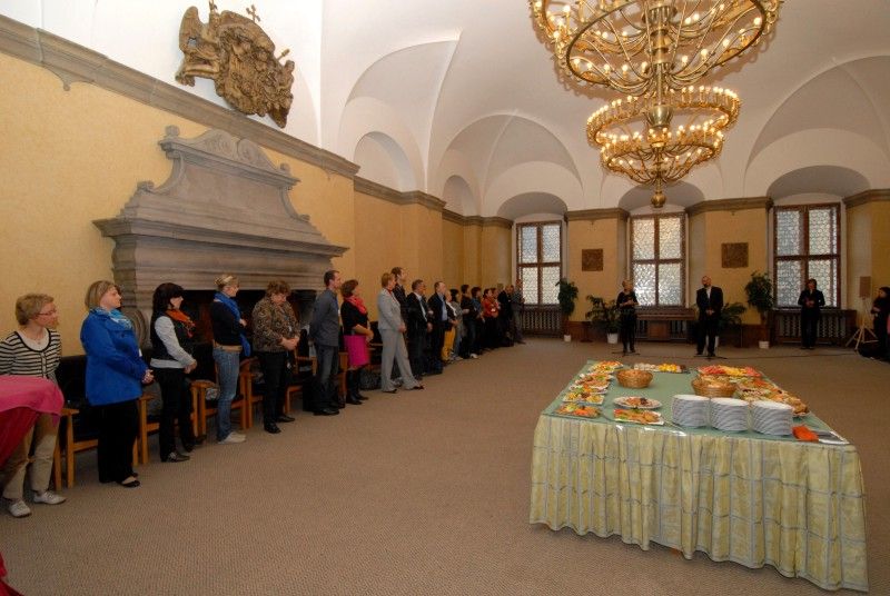 Celkem čtyři desítky učitelů z dvaceti středních škol po celé Evropě se staly součástí delegace projektu Euroweek, která dnes (1.10.2012) zavítala na plzeňskou radnici.