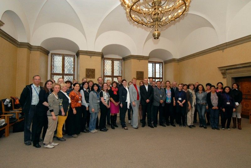 Celkem čtyři desítky učitelů z dvaceti středních škol po celé Evropě se staly součástí delegace projektu Euroweek, která dnes (1.10.2012) zavítala na plzeňskou radnici.