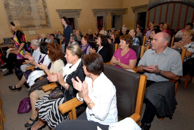 Loni na podzim získal plzeňský rodák, architekt Jan Soukup plaketu s vyobrazením městské historické pečetě, letos se mu plzeňská městská správa rozhodla věnovat Radiodárek, pořad Českého rozhlasu 2 Praha. Výrazná osobnost známá svým dlouholetým a hlubokým zájmem o Plzeň, její urbanistickou a architektonickou podobu a také svými angažovanými postoji v otázkách zachování kulturního dědictví dárek přijala. Ve středu 3.10.2012 odpoledne se za účasti posluchačů z řad veřejnosti pořad natáčel v historických prostorách obřadní síně plzeňské radnice.