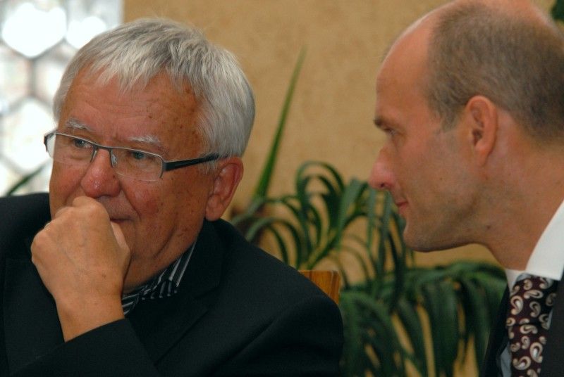 Loni na podzim získal plzeňský rodák, architekt Jan Soukup plaketu s vyobrazením městské historické pečetě, letos se mu plzeňská městská správa rozhodla věnovat Radiodárek, pořad Českého rozhlasu 2 Praha. Výrazná osobnost známá svým dlouholetým a hlubokým zájmem o Plzeň, její urbanistickou a architektonickou podobu a také svými angažovanými postoji v otázkách zachování kulturního dědictví dárek přijala. Ve středu 3.10.2012 odpoledne se za účasti posluchačů z řad veřejnosti pořad natáčel v historických prostorách obřadní síně plzeňské radnice.