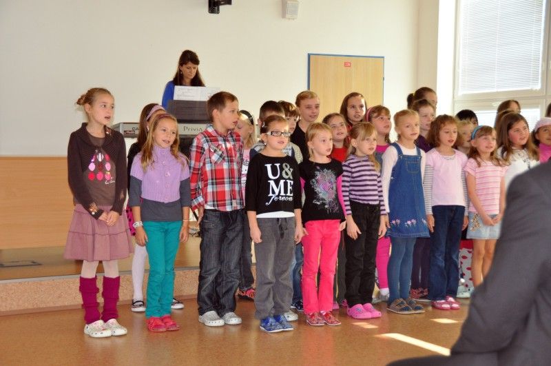 Již od začátku nového školního roku využívá 22. základní škola v Doubravce nástavbu, díky které získala nové prostory pro výuku. (foto: H. Prokopová, 10.10.2012)