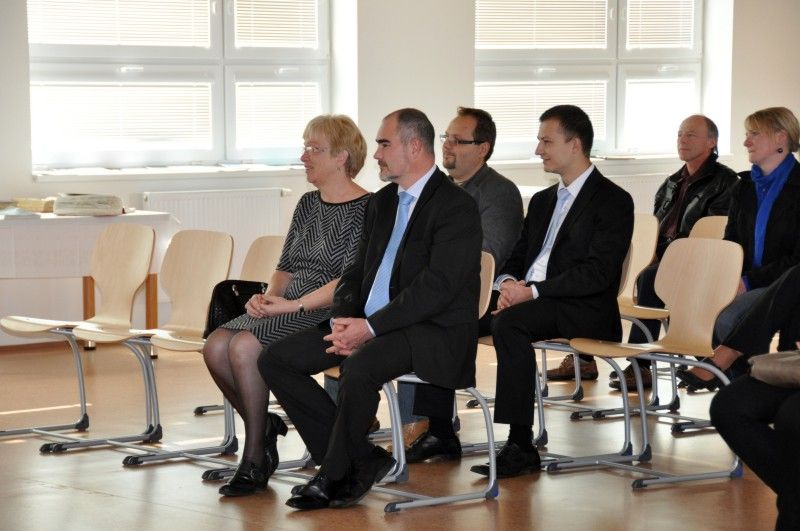 Již od začátku nového školního roku využívá 22. základní škola v Doubravce nástavbu, díky které získala nové prostory pro výuku. (foto: H. Prokopová, 10.10.2012)