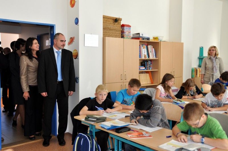 Již od začátku nového školního roku využívá 22. základní škola v Doubravce nástavbu, díky které získala nové prostory pro výuku. (foto: H. Prokopová, 10.10.2012)