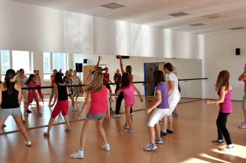 Již od začátku nového školního roku využívá 22. základní škola v Doubravce nástavbu, díky které získala nové prostory pro výuku. (foto: H. Prokopová, 10.10.2012)