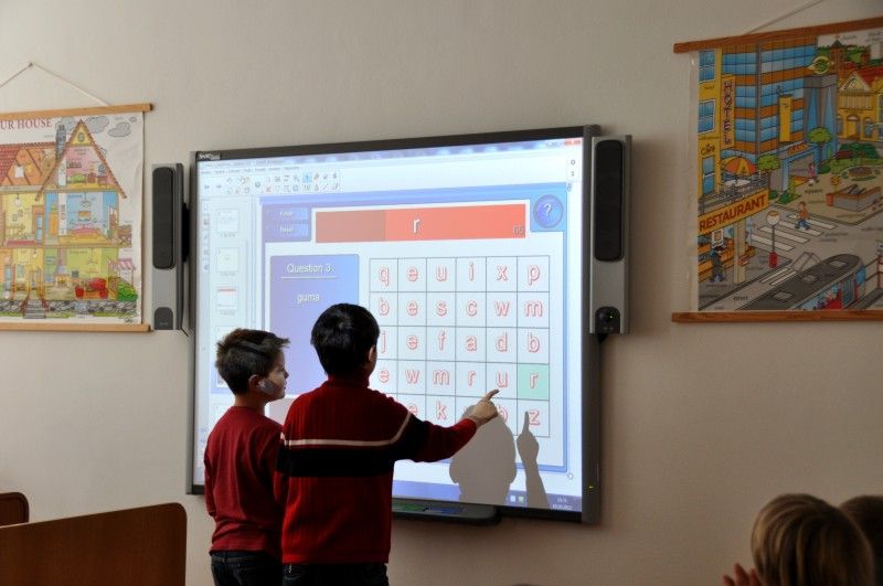 Již od začátku nového školního roku využívá 22. základní škola v Doubravce nástavbu, díky které získala nové prostory pro výuku. (foto: H. Prokopová, 10.10.2012)