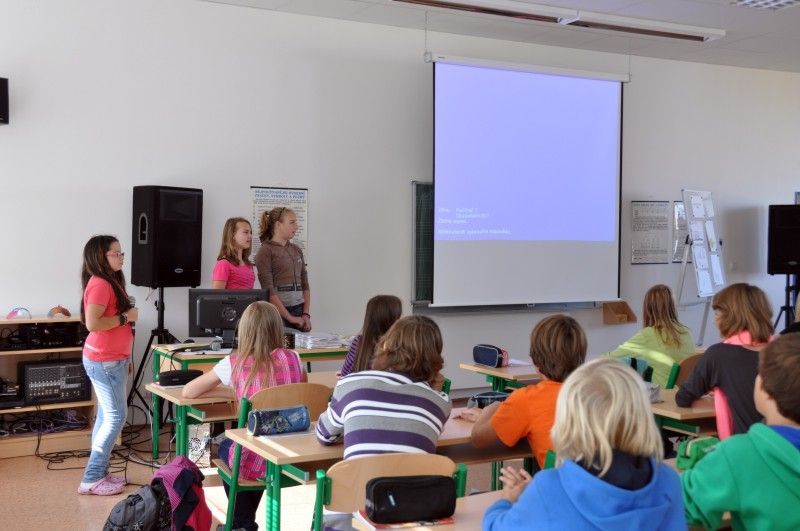 Již od začátku nového školního roku využívá 22. základní škola v Doubravce nástavbu, díky které získala nové prostory pro výuku. (foto: H. Prokopová, 10.10.2012)