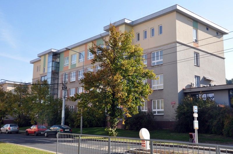 Již od začátku nového školního roku využívá 22. základní škola v Doubravce nástavbu, díky které získala nové prostory pro výuku. (foto: H. Prokopová, 10.10.2012)