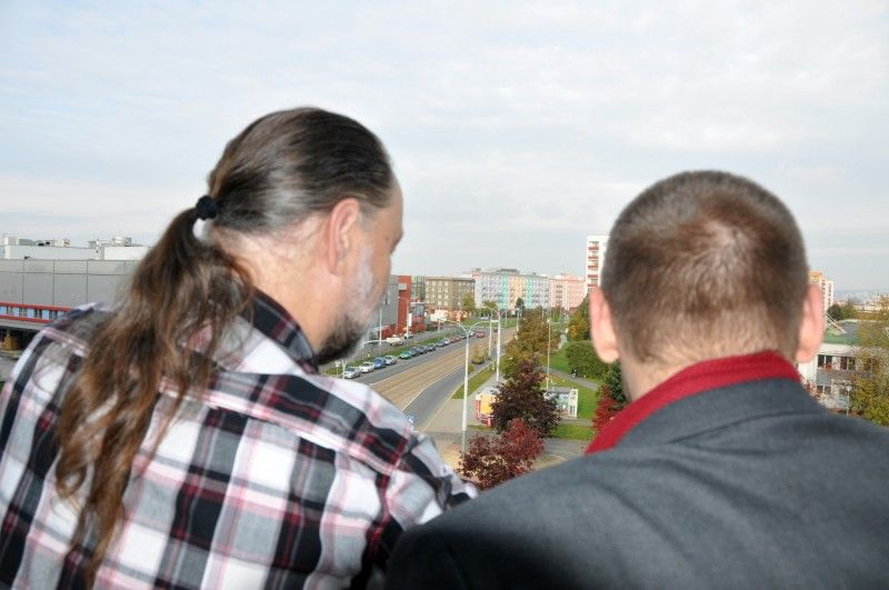 Dva pro Městský obvod Plzeň 2 – Slovany nejdůležitější cíle prezentovali jeho zástupci primátorovi Martinu Baxovi při návštěvě slovanské radnice 16.10.2012. Božkovský ostrov a stavbu nové mateřské školy. Při setkání se ale mluvilo také o potřebné rekonstrukci Kulturního domu Šeříková, o rozvojovém území Světovar a bývalých kasáren Slovany nebo o úslavském kanalizačním sběrači a studii rekonstrukce Jiráskova náměstí. (foto: Z. Kubalová)