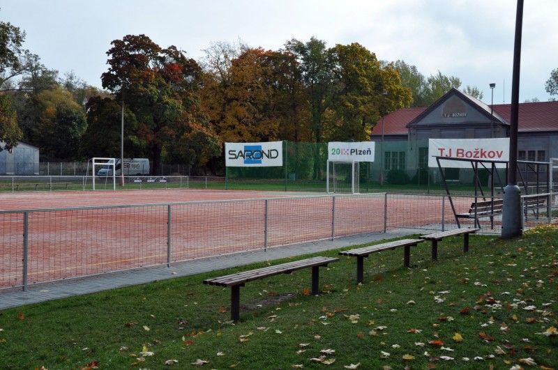 Dva pro Městský obvod Plzeň 2 – Slovany nejdůležitější cíle prezentovali jeho zástupci primátorovi Martinu Baxovi při návštěvě slovanské radnice 16.10.2012. Božkovský ostrov a stavbu nové mateřské školy. Při setkání se ale mluvilo také o potřebné rekonstrukci Kulturního domu Šeříková, o rozvojovém území Světovar a bývalých kasáren Slovany nebo o úslavském kanalizačním sběrači a studii rekonstrukce Jiráskova náměstí. (foto: Z. Kubalová)