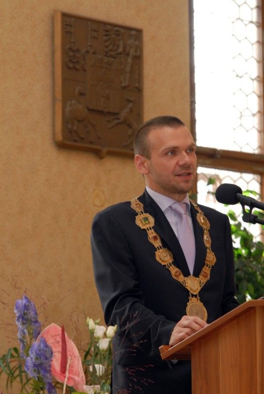 Světově uznávaný designer Ladislav Sutnar je čestným občanem města Plzně. Občanství mu bylo uděleno 18.10.2012 in memoriam na slavnostním zasedání Zastupitelstva města Plzně, kterého se účastnil jeho syn Radoslav Ladislav Sutnar s manželkou Elaine a další vzácní hosté, mezi nimiž nechyběl rada pro tiskové a kulturní záležitosti Velvyslanectví Spojených států amerických v České republice Robert Zimmermann.