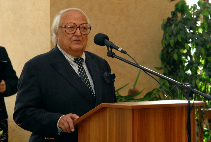 Světově uznávaný designer Ladislav Sutnar je čestným občanem města Plzně. Občanství mu bylo uděleno 18.10.2012 in memoriam na slavnostním zasedání Zastupitelstva města Plzně, kterého se účastnil jeho syn Radoslav Ladislav Sutnar s manželkou Elaine a další vzácní hosté, mezi nimiž nechyběl rada pro tiskové a kulturní záležitosti Velvyslanectví Spojených států amerických v České republice Robert Zimmermann.