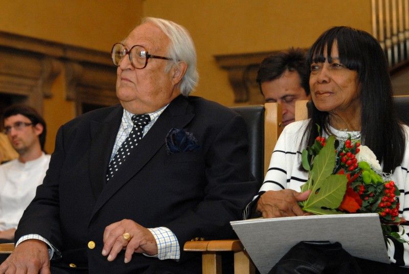 Světově uznávaný designer Ladislav Sutnar je čestným občanem města Plzně. Občanství mu bylo uděleno 18.10.2012 in memoriam na slavnostním zasedání Zastupitelstva města Plzně, kterého se účastnil jeho syn Radoslav Ladislav Sutnar s manželkou Elaine a další vzácní hosté, mezi nimiž nechyběl rada pro tiskové a kulturní záležitosti Velvyslanectví Spojených států amerických v České republice Robert Zimmermann.