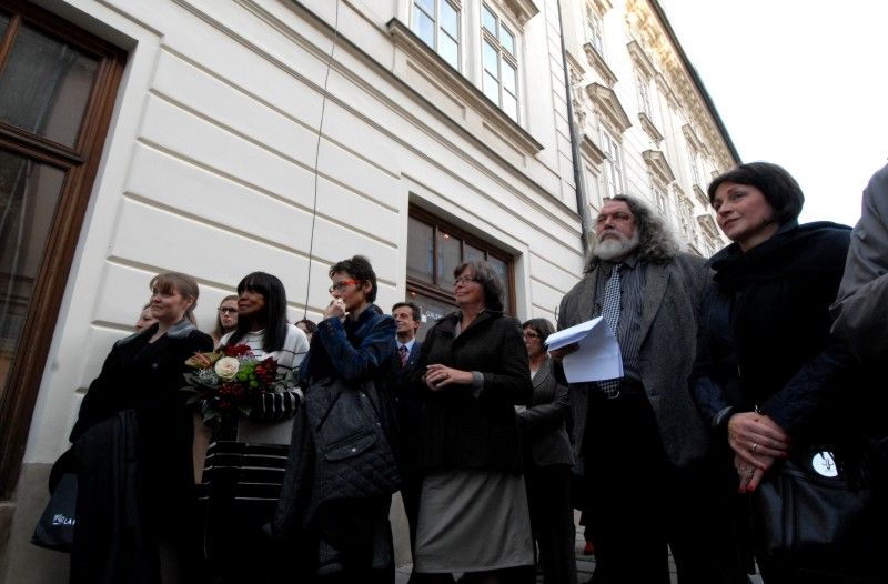 Světově uznávaný designer Ladislav Sutnar je čestným občanem města Plzně. Občanství mu bylo uděleno 18.10.2012 in memoriam na slavnostním zasedání Zastupitelstva města Plzně, kterého se účastnil jeho syn Radoslav Ladislav Sutnar s manželkou Elaine a další vzácní hosté, mezi nimiž nechyběl rada pro tiskové a kulturní záležitosti Velvyslanectví Spojených států amerických v České republice Robert Zimmermann.