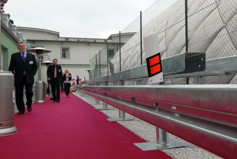 Jubilejní dvacátý ročník dvoudenní Silniční konference se ve dnech 23. a 24. října 2012 konal v kongresovém centru plzeňského Parkhotelu. Sešlo se zde více jak 750 delegátů a hostů, kteří budou společně diskutovat například o budoucnosti silnic a dálnic ve vlastnictví státu, aktuálních otázkách silničního hospodářství či bezpečnosti silničního provozu.