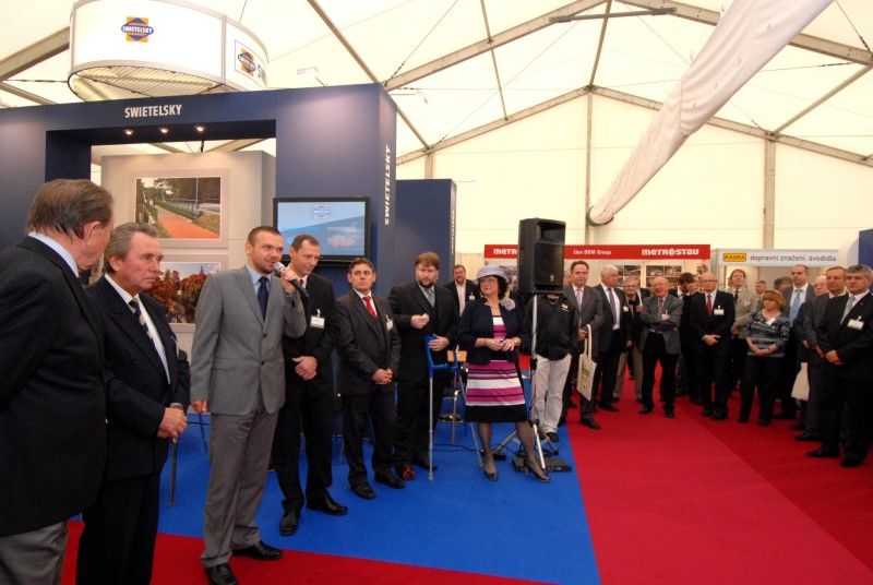 Jubilejní dvacátý ročník dvoudenní Silniční konference se ve dnech 23. a 24. října 2012 konal v kongresovém centru plzeňského Parkhotelu. Sešlo se zde více jak 750 delegátů a hostů, kteří budou společně diskutovat například o budoucnosti silnic a dálnic ve vlastnictví státu, aktuálních otázkách silničního hospodářství či bezpečnosti silničního provozu.