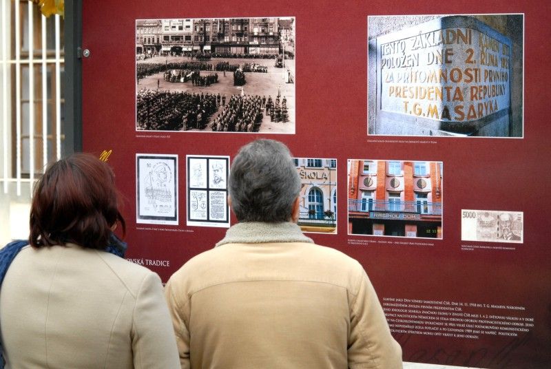 U příležitosti 94. výročí vzniku Československa (28.10.2012) a 75. výročí úmrtí Tomáše Garriguea Masaryka uspořádalo město Plzeň ve spolupráci s autorem expozice Stanislavem Bukovským výstavu, která na 21 panelech přibližuje život prvního československého prezidenta. Zejména prostřednictvím dobových fotografií představuje Tomáše Garriguea Masaryka jako politika, který se během první světové války zasloužil o vznik samostatného Československa, jako státníka, který vedl mladý stát v prvních letech jeho existence, i jako osobnost, která zanechala významný odkaz dalším generacím.