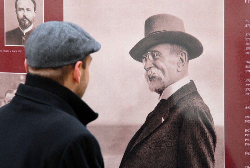 U příležitosti 94. výročí vzniku Československa (28.10.2012) a 75. výročí úmrtí Tomáše Garriguea Masaryka uspořádalo město Plzeň ve spolupráci s autorem expozice Stanislavem Bukovským výstavu, která na 21 panelech přibližuje život prvního československého prezidenta. Zejména prostřednictvím dobových fotografií představuje Tomáše Garriguea Masaryka jako politika, který se během první světové války zasloužil o vznik samostatného Československa, jako státníka, který vedl mladý stát v prvních letech jeho existence, i jako osobnost, která zanechala významný odkaz dalším generacím.