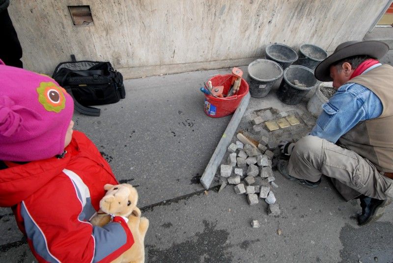 Kameny připomínají osudy plzeňských židů