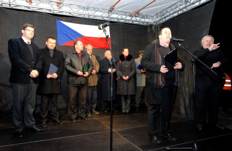 Plzeňské oslavy vzniku republiky (28.10.2012) i přes chladné počasí přilákaly mnoho návštěvníků. Lidé mohli využít sváteční den k návštěvě řady zajímavých míst za symbolických 28 korun nebo zdarma. Mnoho návštěvníků se tak vydalo mimo jiné do zoologické zahrady, Muzea loutek, Pivovarského muzea, historického podzemí či Techmanie nebo si společně zasportovat. Novinkou letošního ročníku byly komentované prohlídky Loosových interiérů a kulturně-sportovní program v nedávno otevřeném Relax centru ve Štruncových sadech.