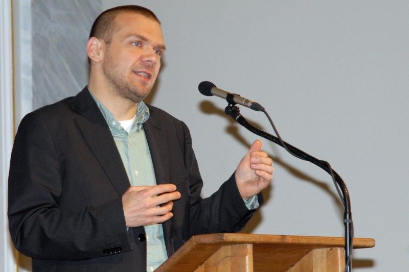 Citát amerického vynálezce, průkopníka a inovátora Charlese F. Kelleringa „O budoucnost se velmi zajímám, neboť v ní hodlám strávit zbytek života“ je mottem letošního sympozia Fórum pro kreativní Plzeň, které bylo v úterý ráno (30.10.2012) zahájeno v Měšťanské besedě. Je věnováno příležitostem rozvoje měst prostřednictvím kreativity, inovací a kultury. Dvoudenní konference se tématu atraktivního města věnuje prostřednictvím přednášek i diskuzí. Každoročním cílem sympozia je zapojit instituce a obyvatele Plzně a okolních regionů do projektu Evropské hlavní město kultury.