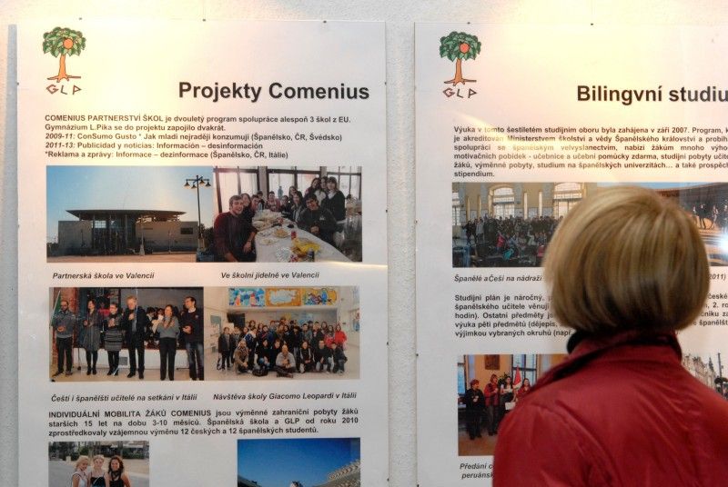 Výstava připomíná 80 let budovy Gymnázia Luďka Pika