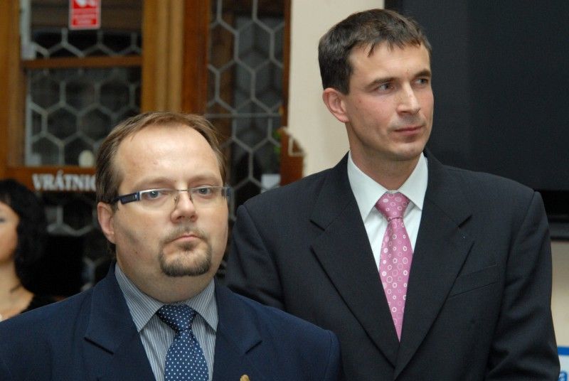 Zajímavá výstava od 30.10.2012 v mázhauzu plzeňské radnice připomíná 80. výročí kolaudace školní budovy Gymnázia Luďka Pika, jejímž autorem je plzeňský architekt Hanuš Zápal. Expozice se věnuje nejen výstavbě a historii památkově chráněné funkcionalistické budovy tehdejších Pikových měšťanských škol zkolaudované v roce 1932, ale zároveň představuje vzdělávací koncept i úspěchy studentů současného gymnázia.