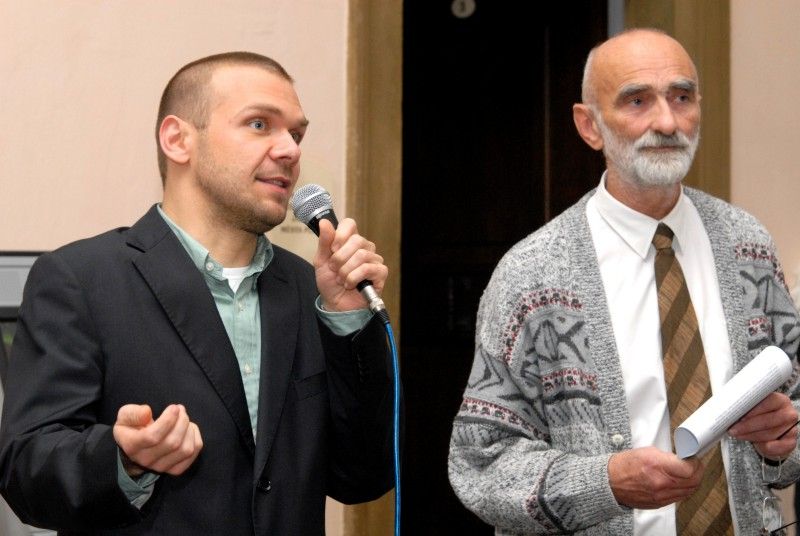 Zajímavá výstava od 30.10.2012 v mázhauzu plzeňské radnice připomíná 80. výročí kolaudace školní budovy Gymnázia Luďka Pika, jejímž autorem je plzeňský architekt Hanuš Zápal. Expozice se věnuje nejen výstavbě a historii památkově chráněné funkcionalistické budovy tehdejších Pikových měšťanských škol zkolaudované v roce 1932, ale zároveň představuje vzdělávací koncept i úspěchy studentů současného gymnázia.