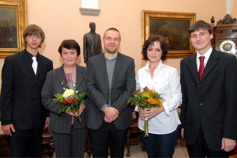 Úspěšní akordeonisté Jan Marhoul a Luboš Marek na plzeňské radnici