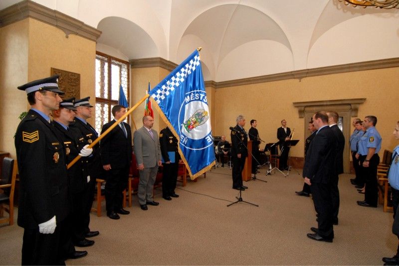 U příležitosti výročí dvaceti let, které uplynuly od jejího znovuobnovení, ocenila (1.11.2012) Městská policie Plzeň své strážníky. Téměř 160 policistů bylo ve středu dopoledne oceněno za věrnost, za mimořádné činy, za statečnost či za záchranu lidského života. Ocenění předali vybraným strážníkům primátor Martin Baxa, radní pro oblast bezpečnosti Robert Houdek a velitel Městské police Plzeň Antonín Šturm.
