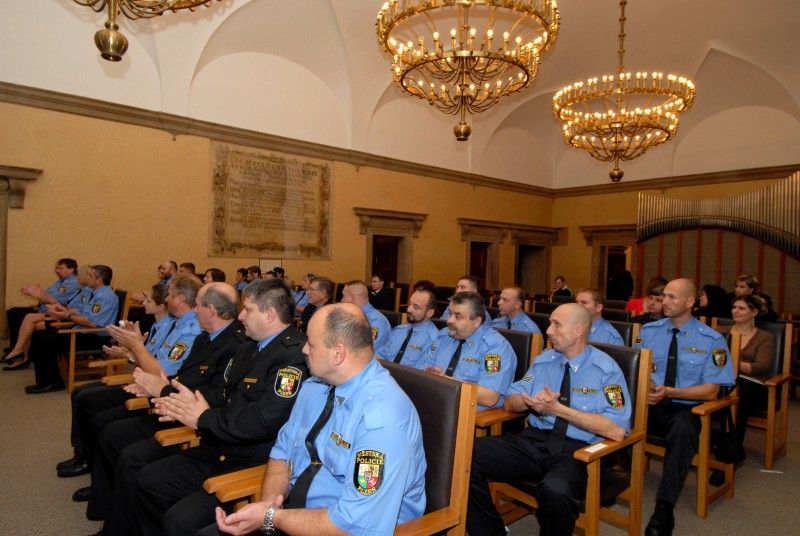 U příležitosti výročí dvaceti let, které uplynuly od jejího znovuobnovení, ocenila (1.11.2012) Městská policie Plzeň své strážníky. Téměř 160 policistů bylo ve středu dopoledne oceněno za věrnost, za mimořádné činy, za statečnost či za záchranu lidského života. Ocenění předali vybraným strážníkům primátor Martin Baxa, radní pro oblast bezpečnosti Robert Houdek a velitel Městské police Plzeň Antonín Šturm.