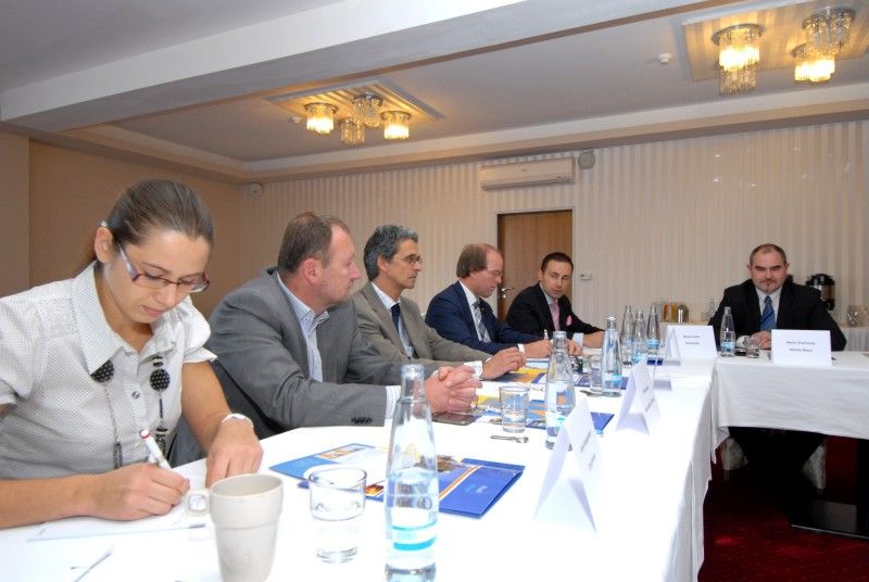 Freerk Faber, ředitel nizozemského World Trade Center Twente, a Erik Stok z magistrátu města Hengelo navštívili v pátek 2. listopadu 2012 Plzeň, aby se zástupci města (Martin Zrzavecký, Irena Vostracká), Západočeské univerzity, Regionální hospodářské komory Plzeňského kraje a regionální kanceláře agentury CzechInvest diskutovali o zkušenostech z fungování světového obchodního centra a možnostech vzájemné spolupráce. Setkání zorganizoval Útvar koncepce a rozvoje města Plzně, který projekt World Trade Center Pilsen zaštiťuje.