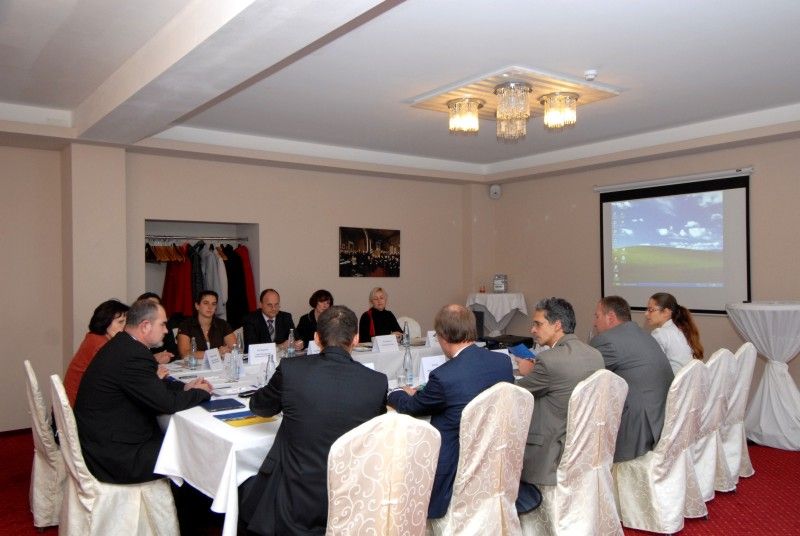 Freerk Faber, ředitel nizozemského World Trade Center Twente, a Erik Stok z magistrátu města Hengelo navštívili v pátek 2. listopadu 2012 Plzeň, aby se zástupci města (Martin Zrzavecký, Irena Vostracká), Západočeské univerzity, Regionální hospodářské komory Plzeňského kraje a regionální kanceláře agentury CzechInvest diskutovali o zkušenostech z fungování světového obchodního centra a možnostech vzájemné spolupráce. Setkání zorganizoval Útvar koncepce a rozvoje města Plzně, který projekt World Trade Center Pilsen zaštiťuje.