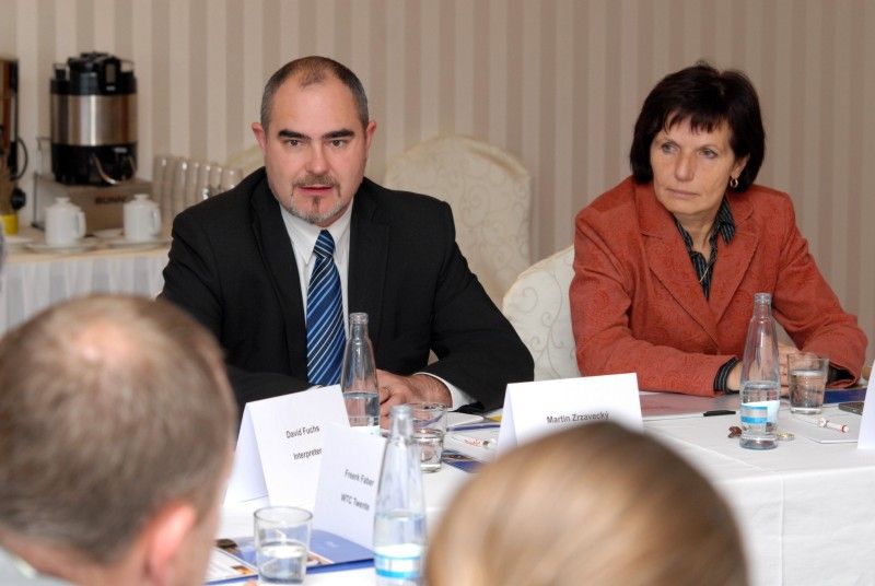 Freerk Faber, ředitel nizozemského World Trade Center Twente, a Erik Stok z magistrátu města Hengelo navštívili v pátek 2. listopadu 2012 Plzeň, aby se zástupci města (Martin Zrzavecký, Irena Vostracká), Západočeské univerzity, Regionální hospodářské komory Plzeňského kraje a regionální kanceláře agentury CzechInvest diskutovali o zkušenostech z fungování světového obchodního centra a možnostech vzájemné spolupráce. Setkání zorganizoval Útvar koncepce a rozvoje města Plzně, který projekt World Trade Center Pilsen zaštiťuje.