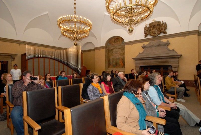 Ocenění mezi středoškoláky získaly (2.11.2012) studentky gymnázia Luďka Pika. Na druhém místě se umístily Andrea Velíšková a Anna Svobodová. Vítězkou soutěže se stala Pavla Šnebergerová. V kategorii univerzitních studentů porotu nejvíce zaujala práce Michala Bokra. Ceny byly slavnostně předány v pátek v podvečer v obřadní síni radnice.