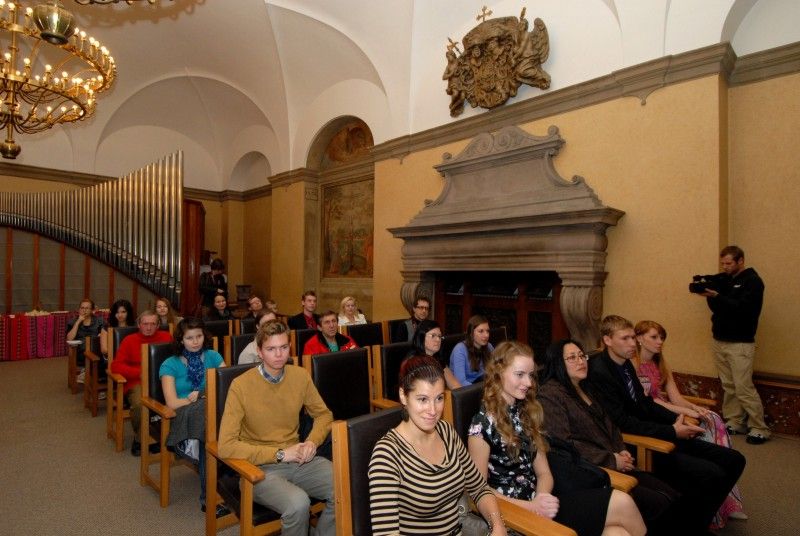Ocenění mezi středoškoláky získaly (2.11.2012) studentky gymnázia Luďka Pika. Na druhém místě se umístily Andrea Velíšková a Anna Svobodová. Vítězkou soutěže se stala Pavla Šnebergerová. V kategorii univerzitních studentů porotu nejvíce zaujala práce Michala Bokra. Ceny byly slavnostně předány v pátek v podvečer v obřadní síni radnice.