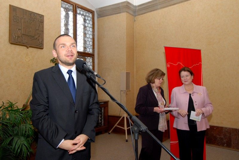 Ocenění mezi středoškoláky získaly (2.11.2012) studentky gymnázia Luďka Pika. Na druhém místě se umístily Andrea Velíšková a Anna Svobodová. Vítězkou soutěže se stala Pavla Šnebergerová. V kategorii univerzitních studentů porotu nejvíce zaujala práce Michala Bokra. Ceny byly slavnostně předány v pátek v podvečer v obřadní síni radnice.