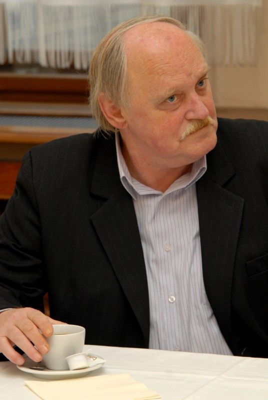 Zbořený Dům kultury Inwest, depo pro dopravní podniky, stavba druhé věže katedrály sv. Bartoloměje, bývalá budova porodnice na Slovanech nebo bývalá budova městských lázní. To vše a především postoj města k těmto tématům zajímal (7.11.2012) zástupce obvodních organizací Svazu důchodců ČR na tradičním setkání s primátorem Martinem Baxou a radním pro oblast sociálních věcí a zdravotnictví Jiřím Kuthanem.