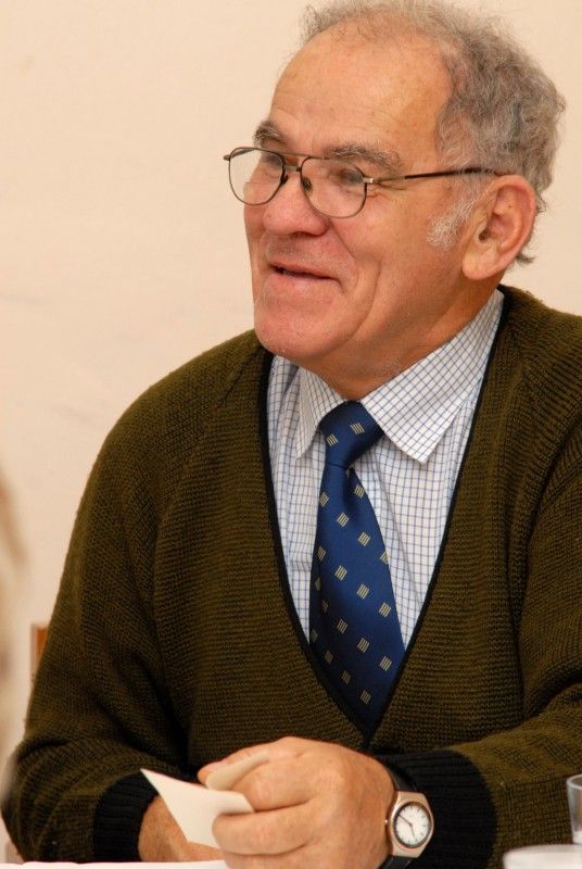 Zbořený Dům kultury Inwest, depo pro dopravní podniky, stavba druhé věže katedrály sv. Bartoloměje, bývalá budova porodnice na Slovanech nebo bývalá budova městských lázní. To vše a především postoj města k těmto tématům zajímal (7.11.2012) zástupce obvodních organizací Svazu důchodců ČR na tradičním setkání s primátorem Martinem Baxou a radním pro oblast sociálních věcí a zdravotnictví Jiřím Kuthanem.