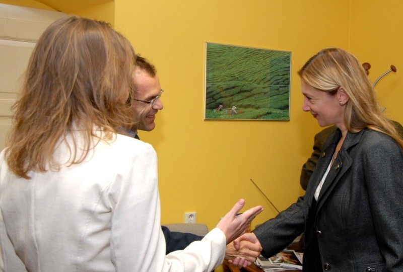 Tři týdny francouzské kultury, kterou v Plzni letos již podvacáté představuje festival Bojour Plzeň!, zakončí ve středu 7. listopadu 2012 ojedinělé představení s názvem Tichý kabaret. Závěrečné akce festivalu se sedmadvaceti kulturními akcemi se zúčastní kromě dalších vzácných hostů i první rada Velvyslanectví Francouzské republiky Laurent Toulouse, který se odpoledne na plzeňské radnici setkal s náměstkyní primátora Evou Herinkovou a vedoucí odboru kultury Květuší Sokolovou.