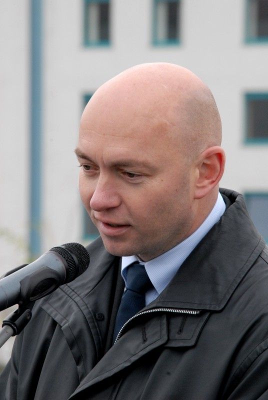 V sousedství Fakultní nemocnice na Lochotíně se začíná (9.11.2012) stavět Univerzitní medicínské centrum. Jeho výstavbu zahájil poklep na základní kámen za přítomnosti významných hostů. V dokončeném komplexu bude sídlit pět teoretických ústavů Lékařské fakulty Univerzity Karlovy a biomedicínské centrum.