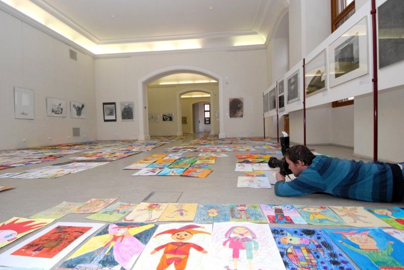 Nejlepšího Kašpárka vybírala v pátek 9. listopadu 2012 odborná porota z 1256 výtvarných prací. Soutěž Hledá se nový plzeňský Kašpárek vyhlásilo Muzeum loutek s podporou Magistrátu města Plzně. Porota vybírala ve třech věkových kategoriích. Uděleny byly i zvláštní ceny. Jednu z nich, kterou věnovala náměstkyně primátora Eva Herinková, získá žák skvrňanské speciální školy. Výsledky soutěže budou zveřejněny v pondělí 12. listopadu 2012.