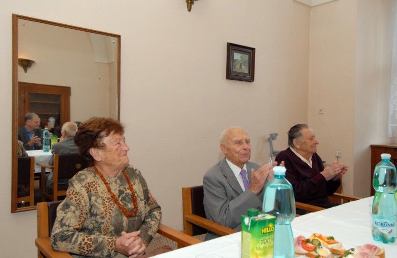 Házenkáři, medailisté z mistrovství světa a olympijských her Václav Eret, Karel Čermák, Zdeněk Černý, František Heřman, Vladimír Jarý, Jindřich Krepindl, Vladimír Haber, Stanislava Kučerová a lékař Jiří Jeschke přijali pozvání radní pro oblast školství, mládeže, sportu a životního prostředí Ireny Rottové a sešli se dnes (13.11.2012) na plzeňské radnici.