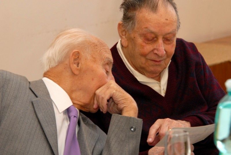 Házenkáři, medailisté z mistrovství světa a olympijských her Václav Eret, Karel Čermák, Zdeněk Černý, František Heřman, Vladimír Jarý, Jindřich Krepindl, Vladimír Haber, Stanislava Kučerová a lékař Jiří Jeschke přijali pozvání radní pro oblast školství, mládeže, sportu a životního prostředí Ireny Rottové a sešli se dnes (13.11.2012) na plzeňské radnici.