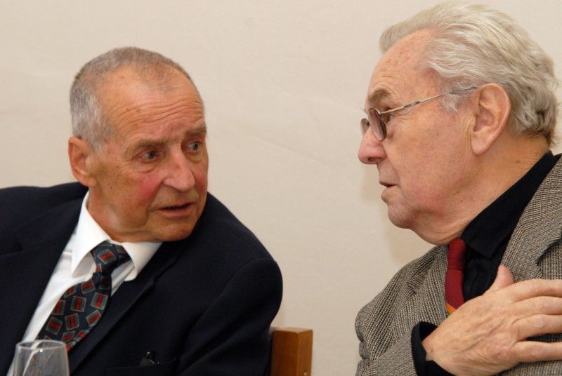 Házenkáři, medailisté z mistrovství světa a olympijských her Václav Eret, Karel Čermák, Zdeněk Černý, František Heřman, Vladimír Jarý, Jindřich Krepindl, Vladimír Haber, Stanislava Kučerová a lékař Jiří Jeschke přijali pozvání radní pro oblast školství, mládeže, sportu a životního prostředí Ireny Rottové a sešli se dnes (13.11.2012) na plzeňské radnici.