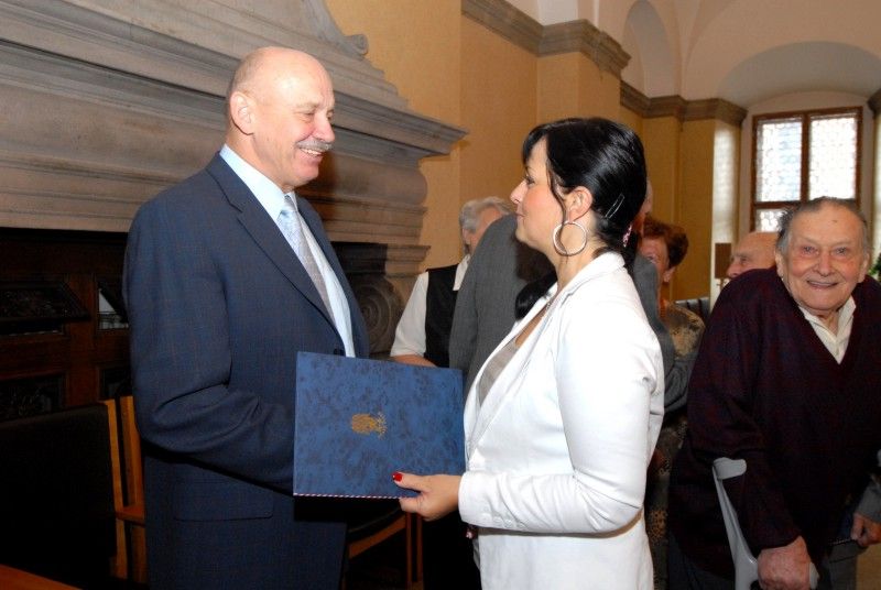 Házenkáři, medailisté z mistrovství světa a olympijských her Václav Eret, Karel Čermák, Zdeněk Černý, František Heřman, Vladimír Jarý, Jindřich Krepindl, Vladimír Haber, Stanislava Kučerová a lékař Jiří Jeschke přijali pozvání radní pro oblast školství, mládeže, sportu a životního prostředí Ireny Rottové a sešli se dnes (13.11.2012) na plzeňské radnici.