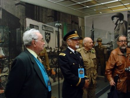Slavnostního otevření "Patton Memorial v Plzni" se vedle vnuka gen. Pattona zúčastnili min. zahr. věcí ČR Cyril Svoboda, min. pro záležitosti amerických veteránů Jim Nicholson, ambasador William Cabaniss a zástupci města Plzně