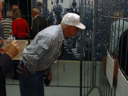 Slavnostního otevření "Patton Memorial v Plzni" se vedle vnuka gen. Pattona zúčastnili min. zahr. věcí ČR Cyril Svoboda, min. pro záležitosti amerických veteránů Jim Nicholson, ambasador William Cabaniss a zástupci města Plzně