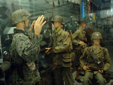 Slavnostního otevření "Patton Memorial v Plzni" se vedle vnuka gen. Pattona zúčastnili min. zahr. věcí ČR Cyril Svoboda, min. pro záležitosti amerických veteránů Jim Nicholson, ambasador William Cabaniss a zástupci města Plzně